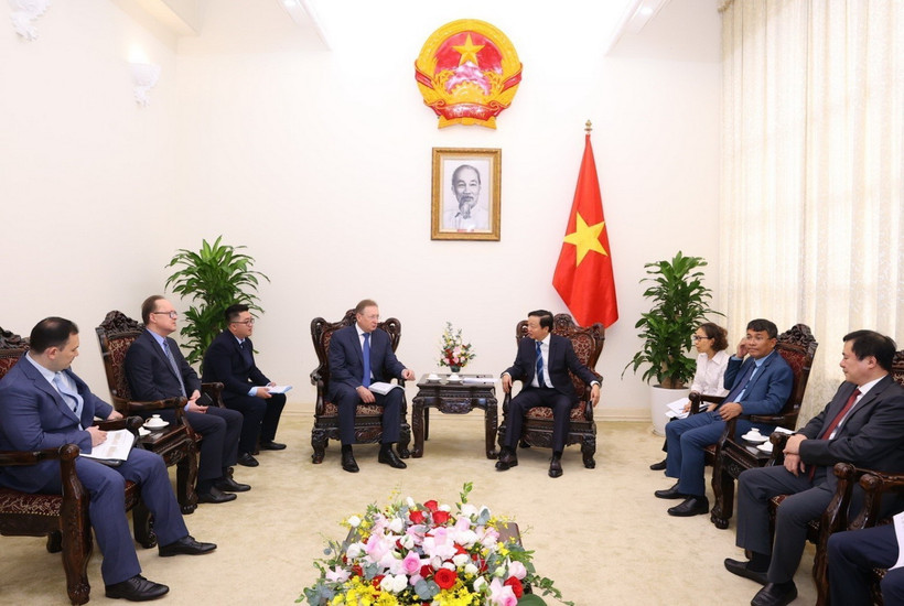 Phó Thủ tướng Trần Hồng Hà tiếp Tổng Giám đốc Công ty Dầu khí Zarubezhneft Kudryashov Sergei Ivanovich (Liên bang Nga). (Ảnh: Văn Điệp/TTXVN)