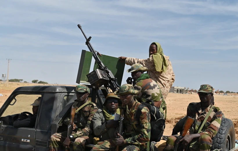 Binh sỹ Niger tuần tra tại khu vực Diffa, Đông Nam nước này. (Ảnh: AFP/TTXVN)