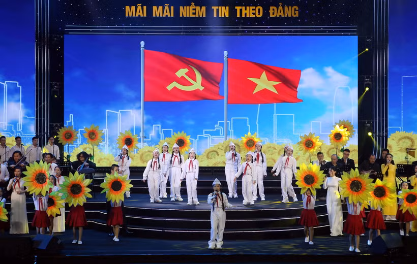 Biểu diễn nghệ thuật tại chương trình. (Ảnh: Trần Lê Lâm/TTXVN)