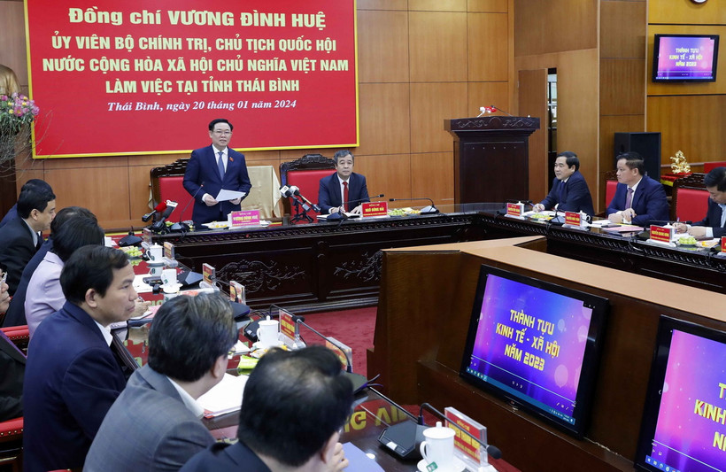 Chủ tịch Quốc hội Vương Đình Huệ phát biểu kết luận buổi làm việc. (Ảnh: Nhan Sáng/TTXVN)