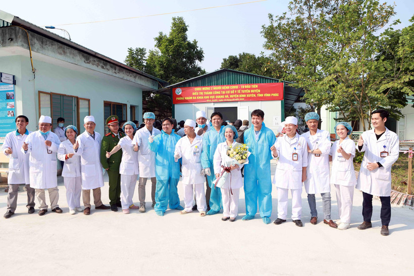 Trong ảnh: Bệnh viện đa khoa khu vực Quang Hà (huyện Bình Xuyên) trong ngày 2 bệnh nhân mắc COVID-19 được xuất viện. (Ảnh: Hoàng Hùng/TTXVN) 