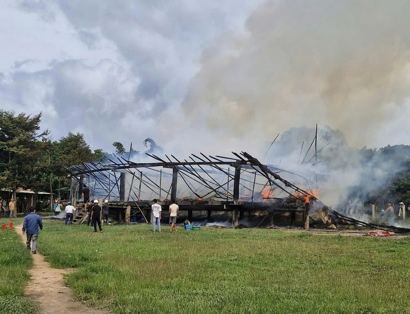 Hiện trường vụ cháy nhà Rông truyền thống làng Kon Băh, xã Hà Tây (Chư Păh, Gia Lai). (Ảnh: TTXVN phát)