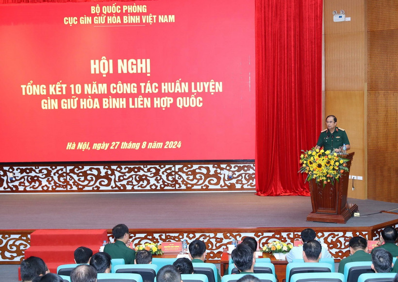 Thượng tướng Phùng Sĩ Tấn, Phó Tổng Tham mưu trưởng Quân đội Nhân dân Việt Nam, Tổ phó Tổ công tác liên ngành, Phó trưởng Ban Chỉ đạo Bộ Quốc phòng về tham gia gìn giữ hòa bình Liên hợp quốc phát biểu chỉ đạo. (Ảnh: Trọng Đức/TTXVN)