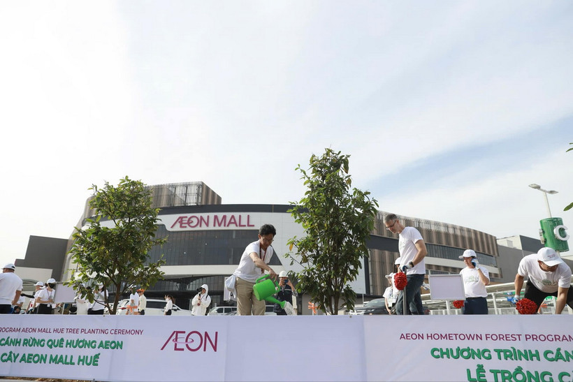 Hơn 5.000 cây xanh đã được vun trồng xung quanh khu vực trung tâm thương mại Aeon Mall Huế. (Nguồn: Vietnam+)
