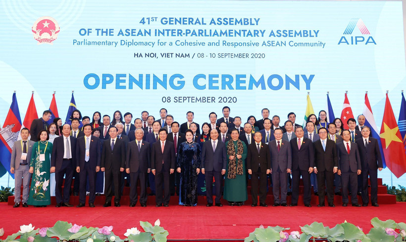 Chủ tịch Quốc hội Nguyễn Thị Kim Ngân, Chủ tịch AIPA- 41, Thủ tướng Nguyễn Xuân Phúc, Chủ tịch ASEAN 2020 và các đại biểu. (Ảnh: Thống Nhất/TTXVN)