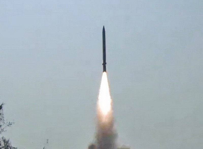 Vụ thử nghiệm tên lửa siêu thanh hỗ trợ phóng ngư lôi (SMART) ở ngoài khơi bờ biển Balasore, bang Odisha, Ấn Độ ngày 1/5/2024. (Ảnh: ANI/TTXVN)