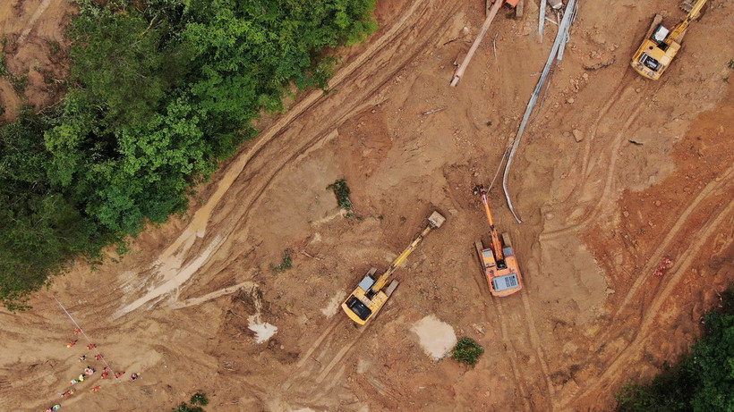 Hiện trường vụ sạt lở đường cao tốc Mai Châu-Đại Bộ ở thành phố Mai Châu, tỉnh Quảng Đông, Trung Quốc, ngày 2/5/2024. (Ảnh: THX/TTXVN)