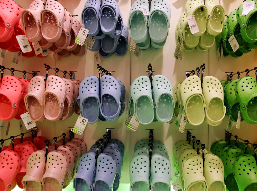 Những đôi dép Crocs. (Nguồn: Getty Images)
