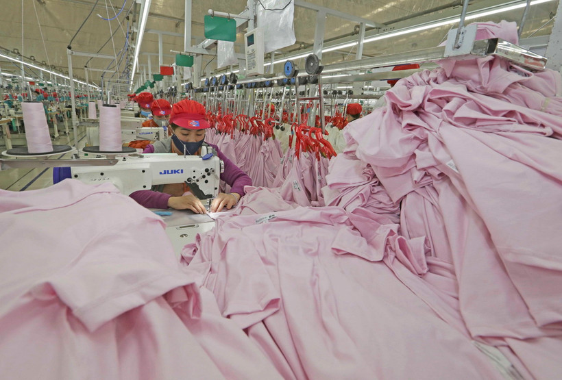 Việt Nam là trung tâm sản xuất ngày càng được ưa thích đối với các tập đoàn đa quốc gia về công nghệ, ôtô, điện tử, quần áo và dệt may. (Ảnh: Trần Việt/TTXVN)