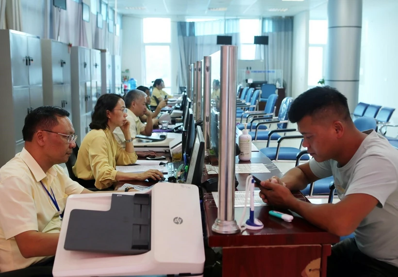 Trong năm 2023, Thành phố Hồ Chí Minh thực hiện 88/88 nhiệm vụ đề ra theo kế hoạch cải cách hành chính, đạt 100%. (Ảnh minh họa: Quý Trung/TTXVN)