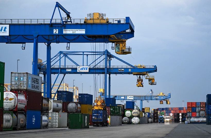 Cảng hàng hóa ở Duisburg, Đức. (Ảnh: AFP/TTXVN)