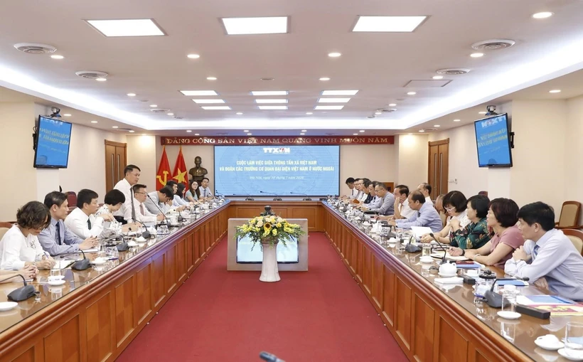 Tổng Giám đốc Thông tấn xã Việt Nam Nguyễn Đức Lợi phát biểu tại buổi làm việc với các Trưởng cơ quan đại diện Việt Nam tại nước ngoài mới được tiến cử năm 2020. (Ảnh: Dương Giang/TTXVN) 