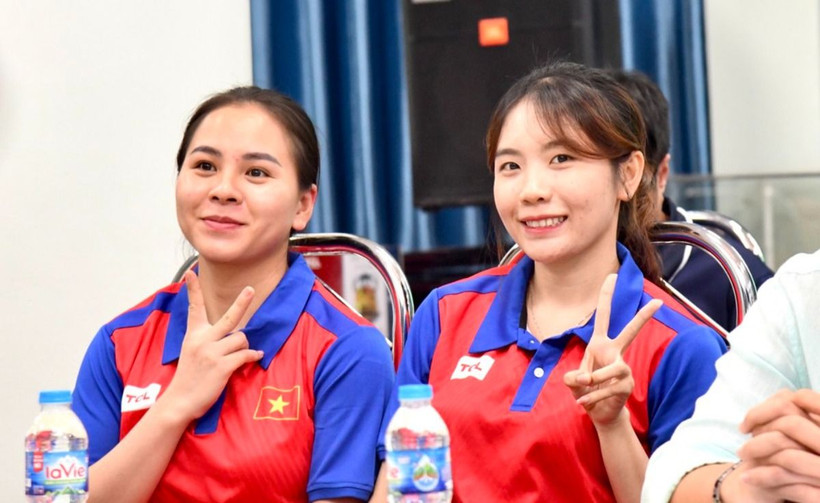 Vận động viên bắn súng Trịnh Thu Vinh và Lê Thị Mộng Tuyền. (Nguồn: Báo Tiền Phong)