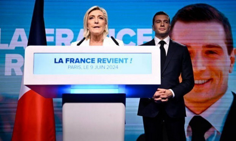 Chủ tịch đảng Tập hợp Quốc gia (RN) của Pháp Marine Le Pen (trái) phát biểu tại Paris, ngày 9/6/2024. (Ảnh: Getty Images/TTXVN)