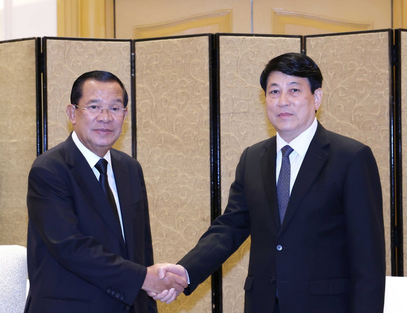 Thường trực Ban Bí thư Lương Cường tiếp Chủ tịch Đảng Nhân dân Campuchia Samdech Hun Sen. (Ảnh: Phương Hoa/TTXVN)