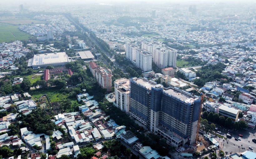 Thành phố Hà Nội đẩy mạnh thực hiện Chương trình tín dụng 120.000 tỷ đồng cho vay ưu đãi phát triển nhà ở xã hội, nhà ở công nhân, cải tạo xây dựng lại chung cư theo Nghị quyết số 33/NQ-CP ngày 11/3/2023 của Chính phủ. (Ảnh: Hồng Đạt/TTXVN)