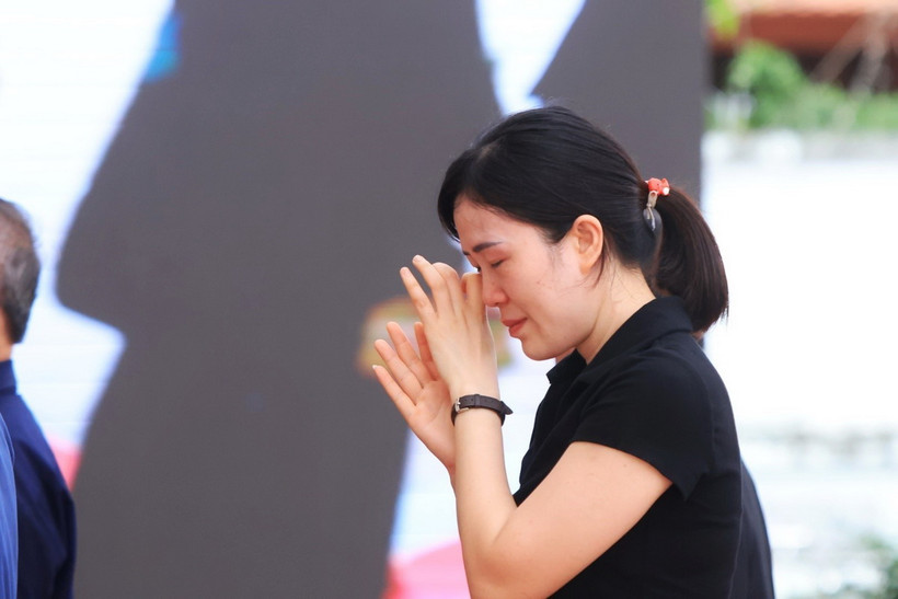 Người dân bày tỏ niềm tiếc thương về sự ra đi của Tổng Bí thư Nguyễn Phú Trọng. (Ảnh: TTXVN)