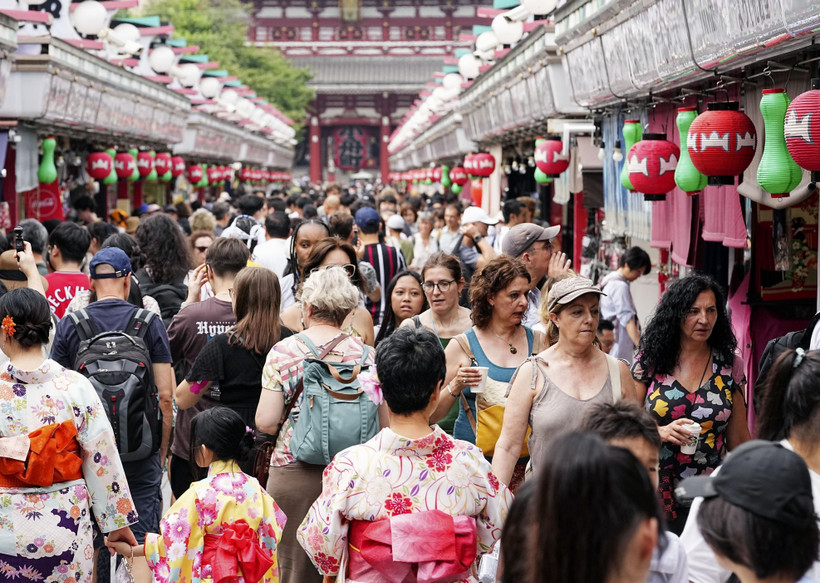 Khách du lịch tại Tokyo, Nhật Bản. (Ảnh: Kyodo/TTXVN)