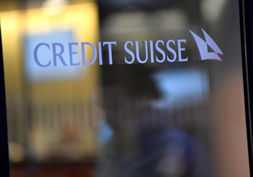 Biểu tượng Credit Suisse tại một chi nhánh. (Ảnh: THX/TTXVN)