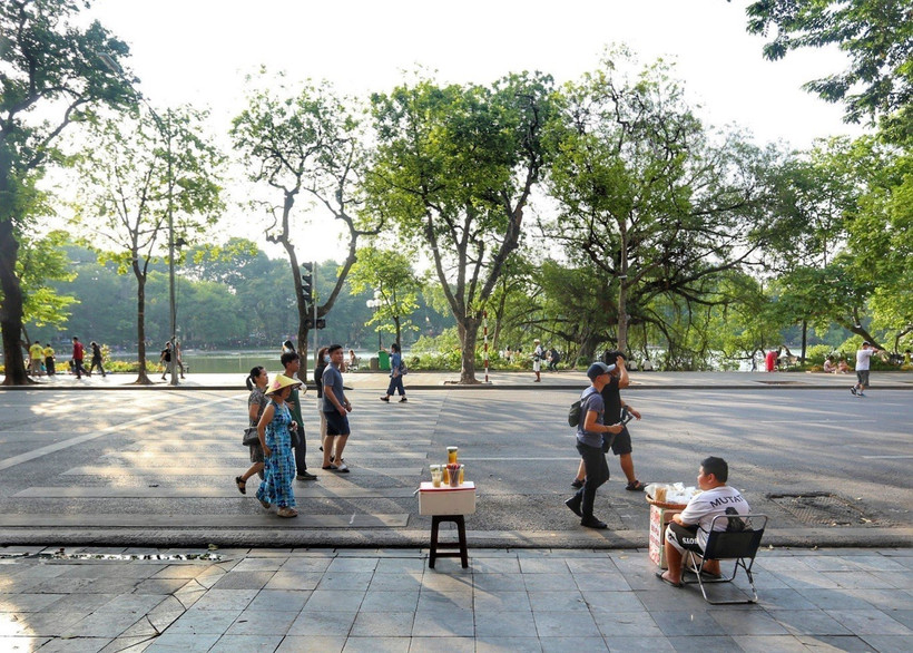 Thủ đô Hà Nội có mưa nhỏ vài nơi, sáng sớm sương mù nhẹ, trưa chiều giảm mây trời nắng. (Ảnh: Tuấn Đức/TTXVN)