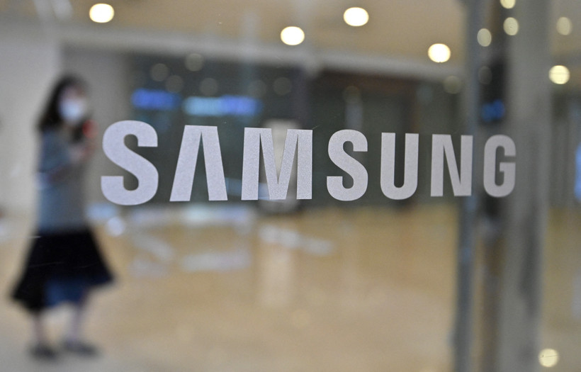 Biểu tượng Samsung tại cửa vào tòa nhà của tập đoàn này ở Seoul, Hàn Quốc. (Ảnh: AFP/TTXVN)