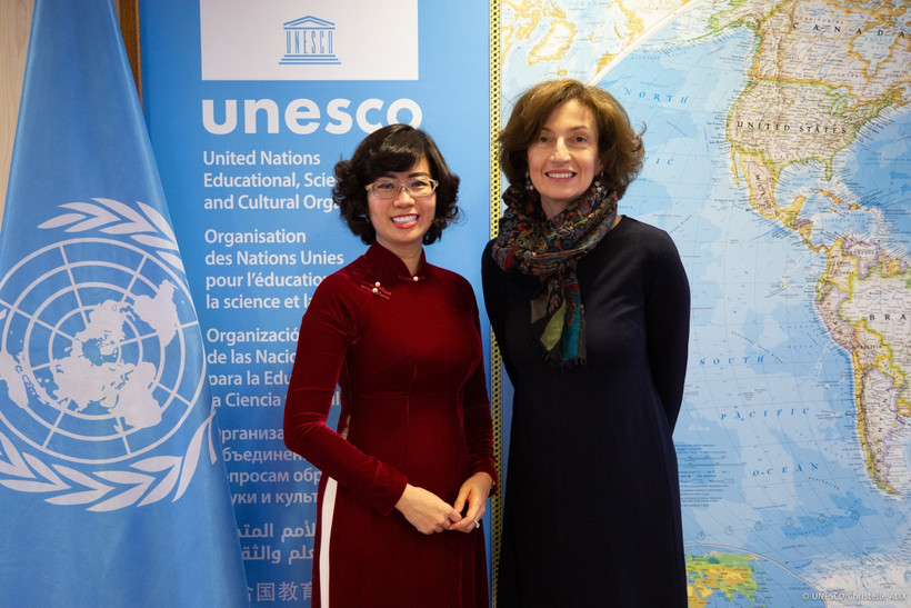 Tổng Giám đốc UNESCO Audrey Azoulay tiếp Đại sứ, Trưởng Phái đoàn thường trực Việt Nam bên cạnh UNESCO Lê Thị Hồng Vân. (Ảnh: TTXVN phát)