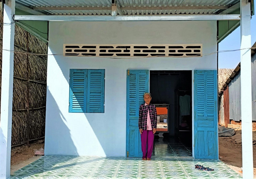 Hộ nghèo khó khăn về nhà ở trên địa bàn (huyện Trần Đề) tỉnh Sóc Trăng đón Xuân 2023 trong căn nhà mới. (Ảnh: Tuấn Phi/TTXVN)