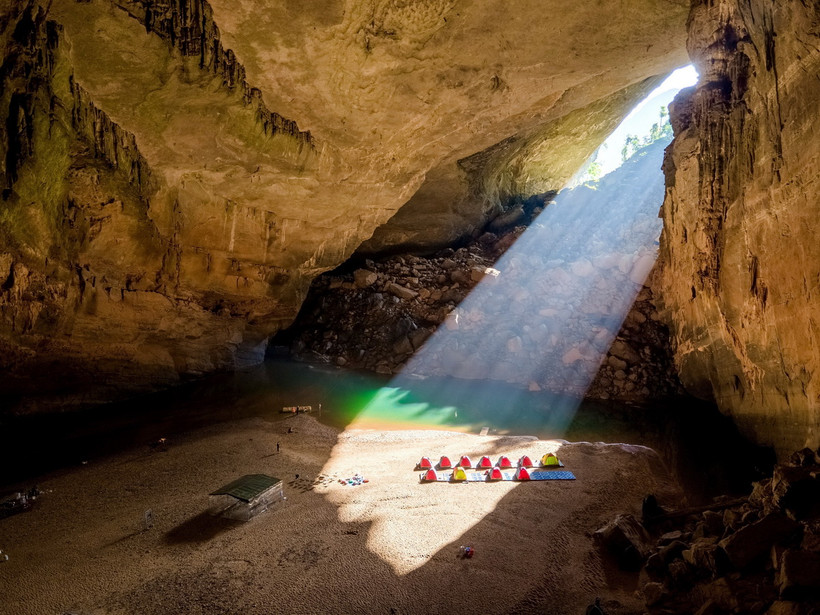 Phía trong hang động Sơn Đoòng. (Ảnh: Hoàng Trung/TTXVN)