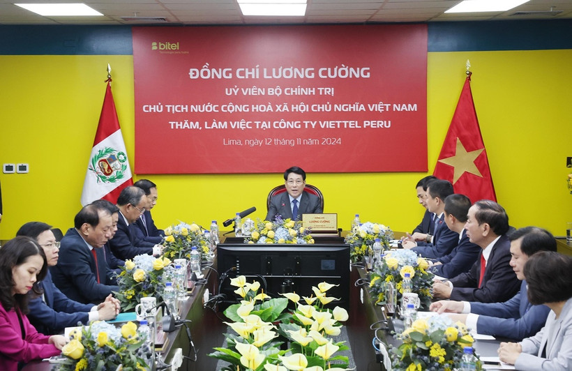 Chủ tịch nước Lương Cường làm việc với Công ty Viettel Peru. (Ảnh: Lâm Khánh/TTXVN)