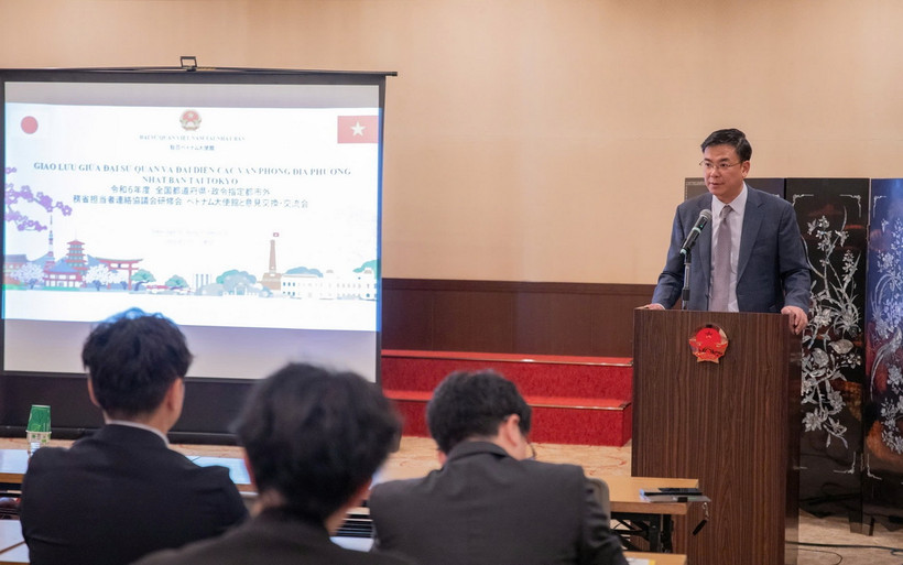 Đại sứ Việt Nam tại Nhật Bản Phạm Quang Hiệu thuyết trình về quan hệ hai nước trong thời gian qua. (Ảnh: Xuân Giao/TTXVN)