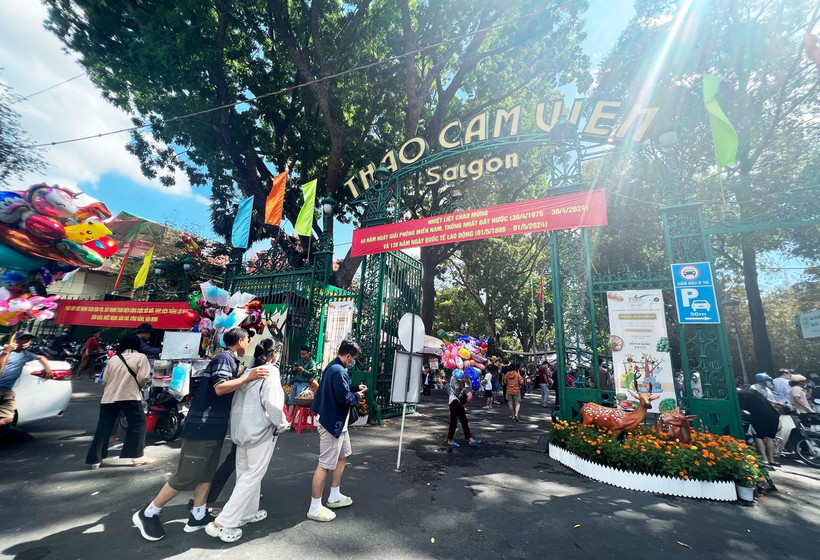 Thảo Cầm Viên (quận 1) là địa điểm nổi tiếng được nhiều người dân, du khách tới tham quan, vui chơi mỗi dịp lễ. (Ảnh: Thu Hương/TTXVN)