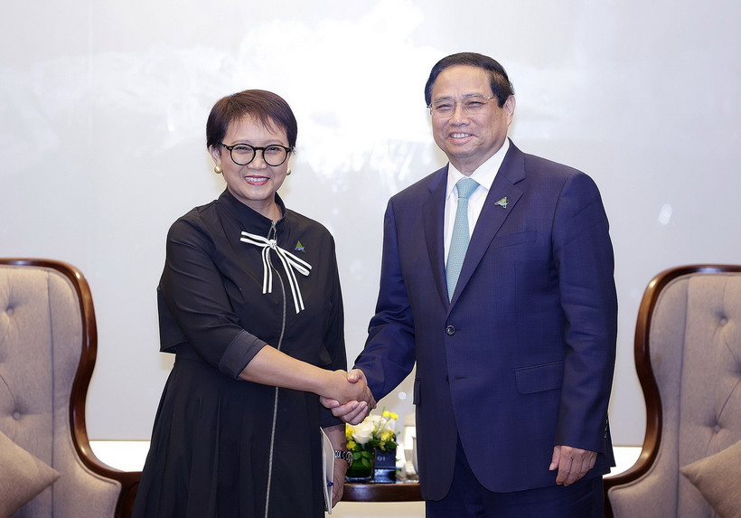 Thủ tướng Phạm Minh Chính tiếp Bộ trưởng Ngoại giao Indonesia Retno Marsudi. (Ảnh: Dương Giang/TTXVN)