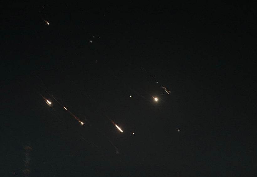 Hệ thống phòng không Israel đánh chặn vụ tấn công bằng tên lửa nhằm vào Jerusalem ngày 14/4/2024. (Ảnh: THX/TTXVN)