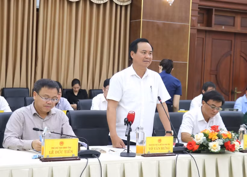 Ông Võ Văn Hưng, Chủ tịch Ủy ban Nhân dân tỉnh Quảng Trị phát biểu tại buổi làm việc. (Ảnh: Thanh Thủy/TTXVN)
