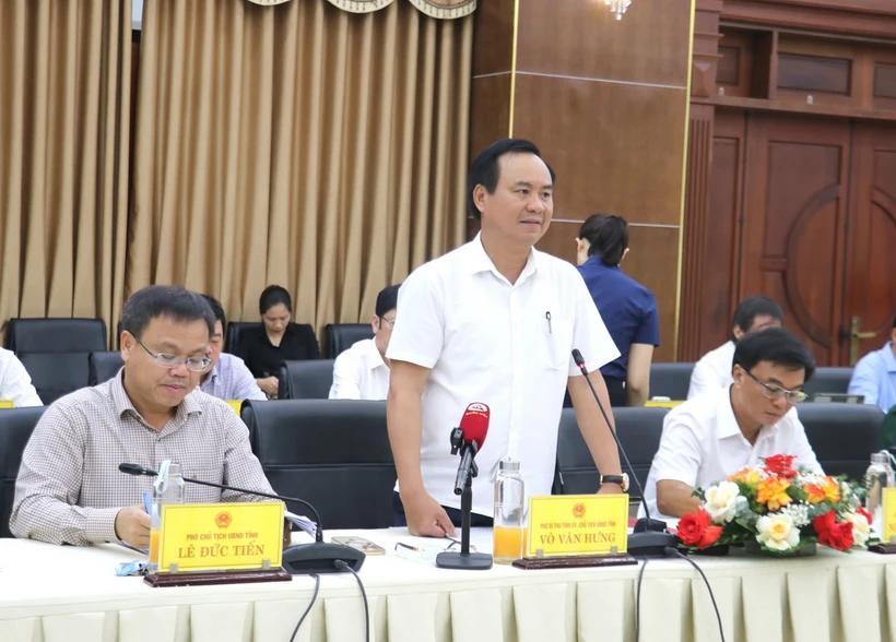 Ông Võ Văn Hưng, Chủ tịch Ủy ban Nhân dân tỉnh Quảng Trị phát biểu tại buổi làm việc. (Ảnh: Thanh Thủy/TTXVN)