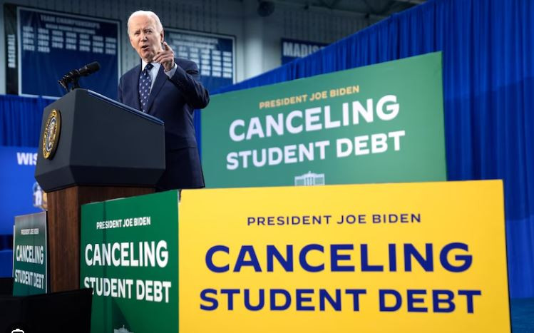 Kế hoạch xóa nợ cho sinh viên được Tổng thống Biden đưa ra năm 2022 với chi phí ước tính khoảng 400 tỷ USD. (Nguồn: Cleveland)