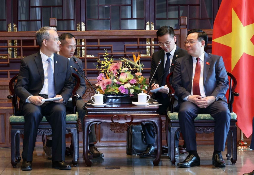 Chủ tịch Quốc hội Vương Đình Huệ tiếp ông Vương Bân, Tổng Giám đốc Tập đoàn Xây dựng Điện lực Trung Quốc (Power China). (Ảnh: Nhan Sáng/TTXVN)