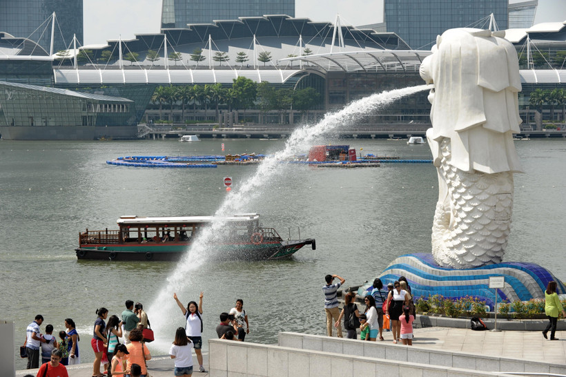 Khách du lịch tại Singapore. (Nguồn: AFP/TTXVN) 