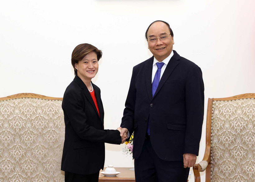 Thủ tướng Nguyễn Xuân Phúc tiếp Đại sứ Singapore Catherine Wong Siow Ping đến chào từ biệt nhân dịp kết thúc nhiệm kỳ công tác tại Việt Nam. (Ảnh: Thống Nhất/TTXVN) 