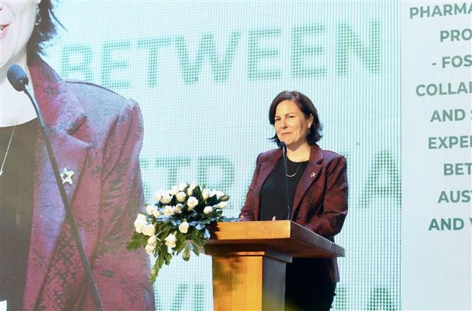 Bà Cherie Anne Russell, Tham tán phát triển, Đại sứ quán Australia tại Việt Nam, phát biểu tại diễn đàn. (Ảnh: Xuân Anh/TTXVN)