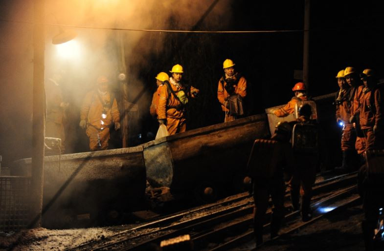 Lực lượng chức năng Trung Quốc đang điều tra nguyên nhân tai nạn. (Nguồn: AFP)
