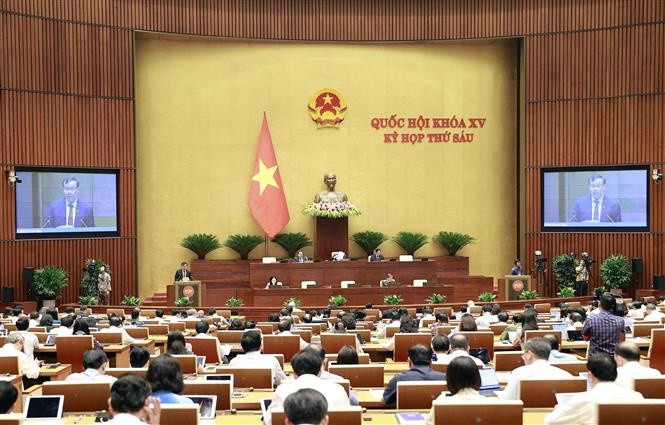 Ủy viên Ủy ban Thường vụ Quốc hội, Chủ nhiệm Ủy ban Quốc phòng và An ninh của Quốc hội Lê Tấn Tới trình bày Báo cáo giải trình, tiếp thu, chỉnh lý dự thảo Luật Căn cước. (Ảnh: Doãn Tấn/TTXVN) 