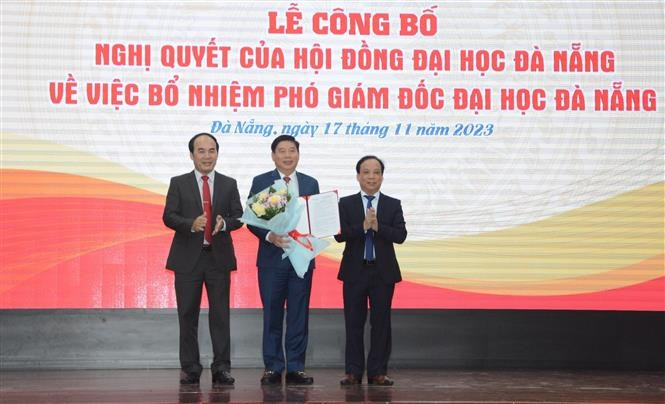 Đại học Đà Nẵng bổ nhiệm Phó Giáo sư, Tiến sỹ Nguyễn Mạnh Toàn làm Phó Giám đốc Đại học Đà Nẵng. (Ảnh: Văn Dũng/TTXVN)