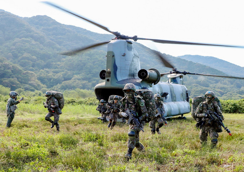 Binh sỹ Hàn Quốc tham gia một cuộc tập trận. (Ảnh: AFP/TTXVN)