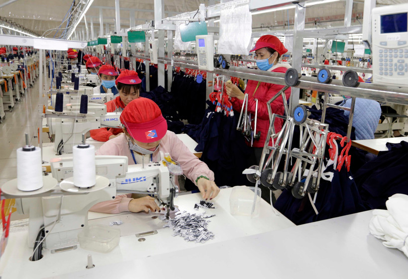 May hàng xuất khẩu tại Hải Dương. (Ảnh: Trần Việt/TTXVN)