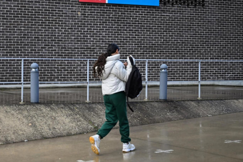 Thủ phạm đã tấn công để xâm nhập trái phép địa chỉ email của một học sinh và phát tán tin nhắn và video gây sốc về một vụ chặt đầu. (Nguồn: AFP)