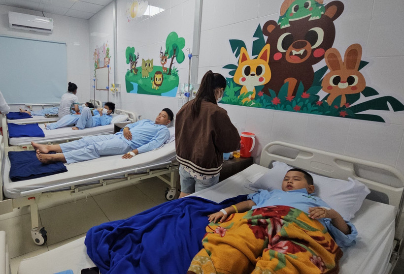 Bệnh nhân đang điều trị tại Bệnh viện Đa khoa Sài gòn-Nha Trang. (Ảnh: TTXVN phát)