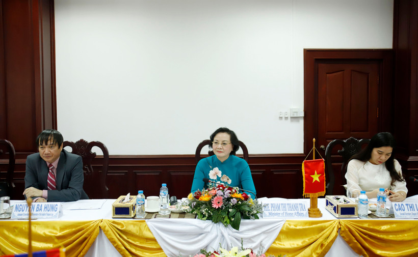 Bộ trưởng Bộ Nội vụ Phạm Thị Thanh Trà (giữa) tại cuộc hội đàm. (Ảnh: Phạm Kiên/TTXVN)