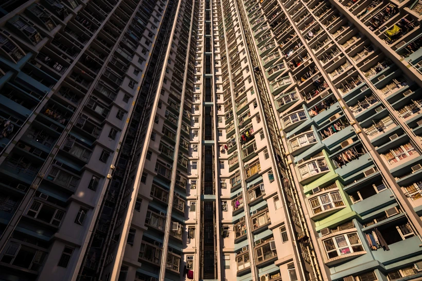 Tòa nhà chung cư ở Hong Kong, Trung Quốc. (Ảnh: AFP/TTXVN)