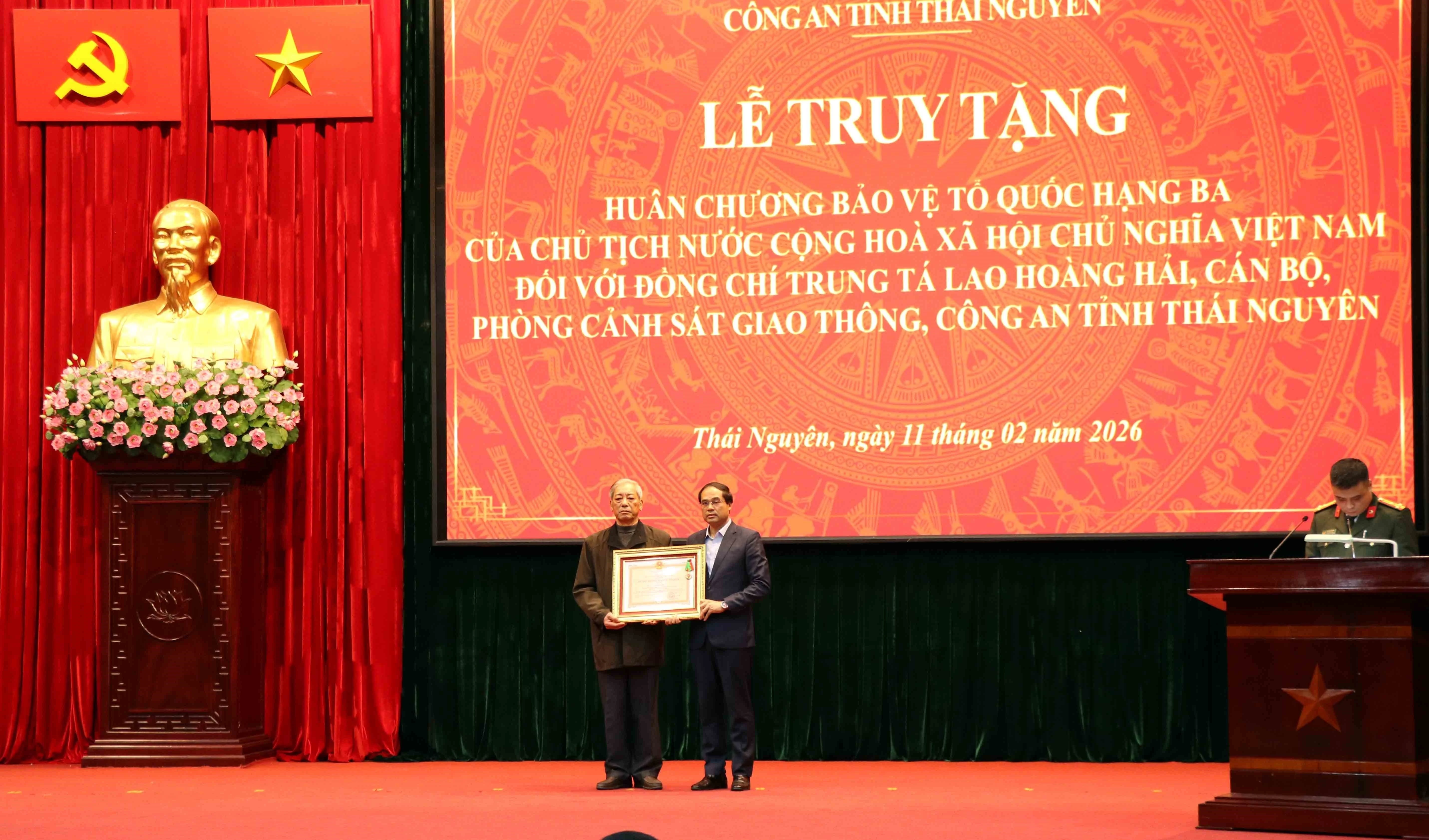 Thái Nguyên truy tặng Huân chương Bảo vệ Tổ quốc cho Trung tá Lao Hoàng Hải